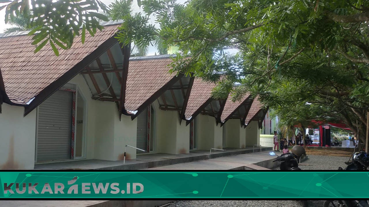 Area Masjid Agung Sultan Sulaiman Tenggarong Dibangun Sejumlah Kios