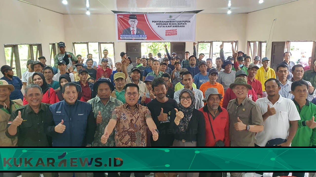 Dorong Peningkatan Produksi Pertanian di Samboja Barat, Pemkab Kukar Salurkan 50,7 Ton Pupuk
