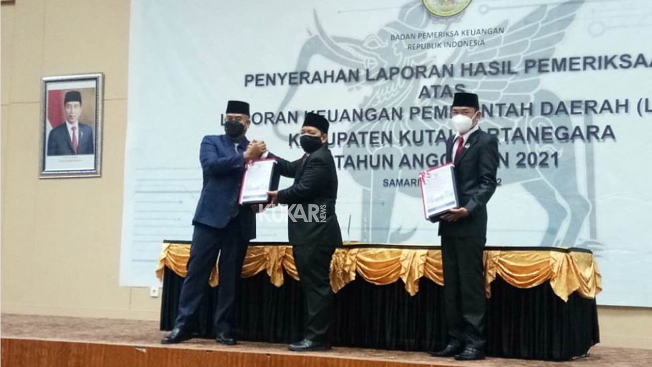 Edi Damansyah Terima Laporan Hasil Pemeriksaan BPK Atas LKPD Kukar Tahun 2021