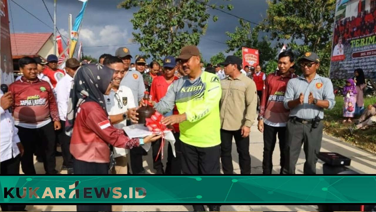 Pembangunan Infrastruktur Jalan Desa di Rapak Lambur