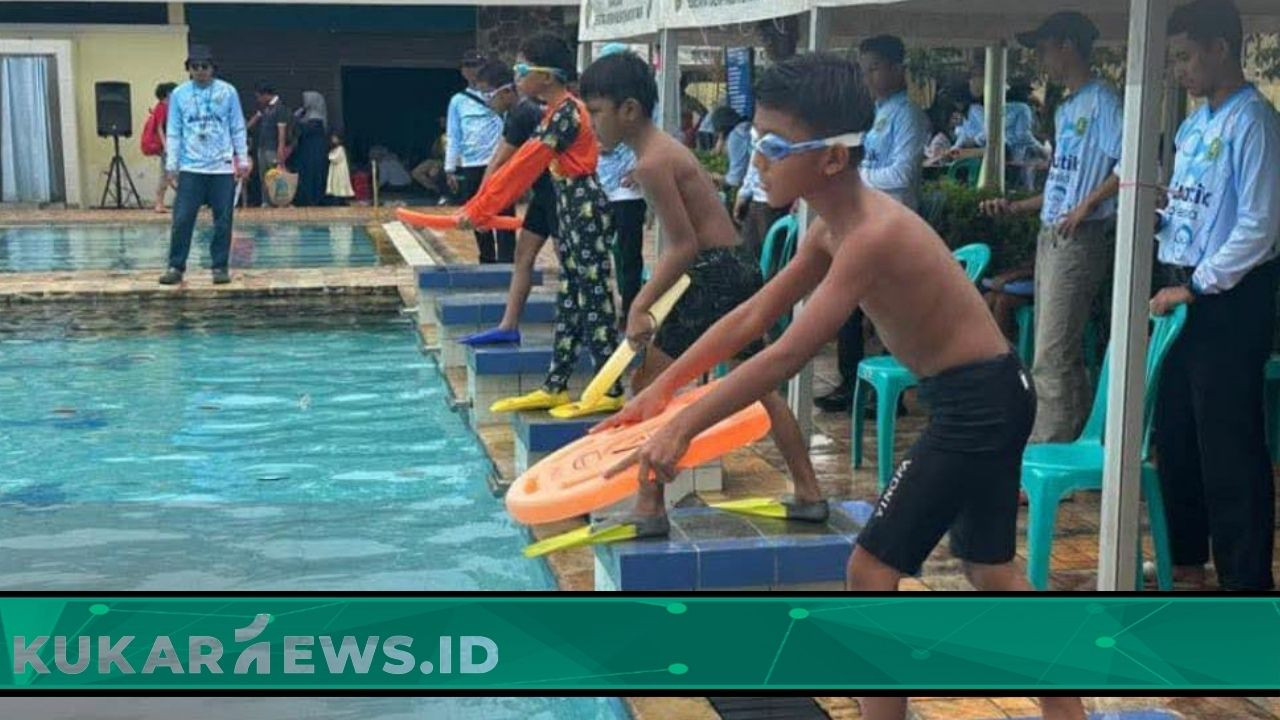 Kadispora Hadiri Kejuaraan Renang Sprint Race III antar Pelajar se-Kutim