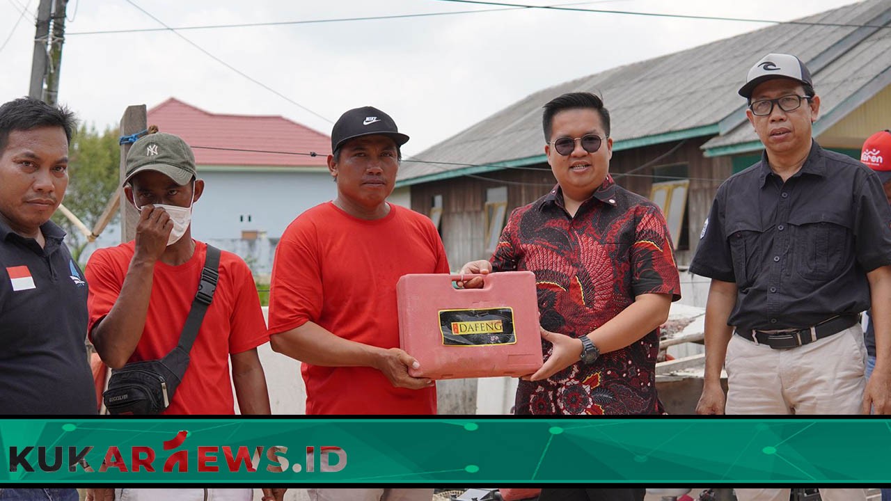 Rendi Solihin Salurkan Bantuan Perikanan ke Nelayan Muara Badak