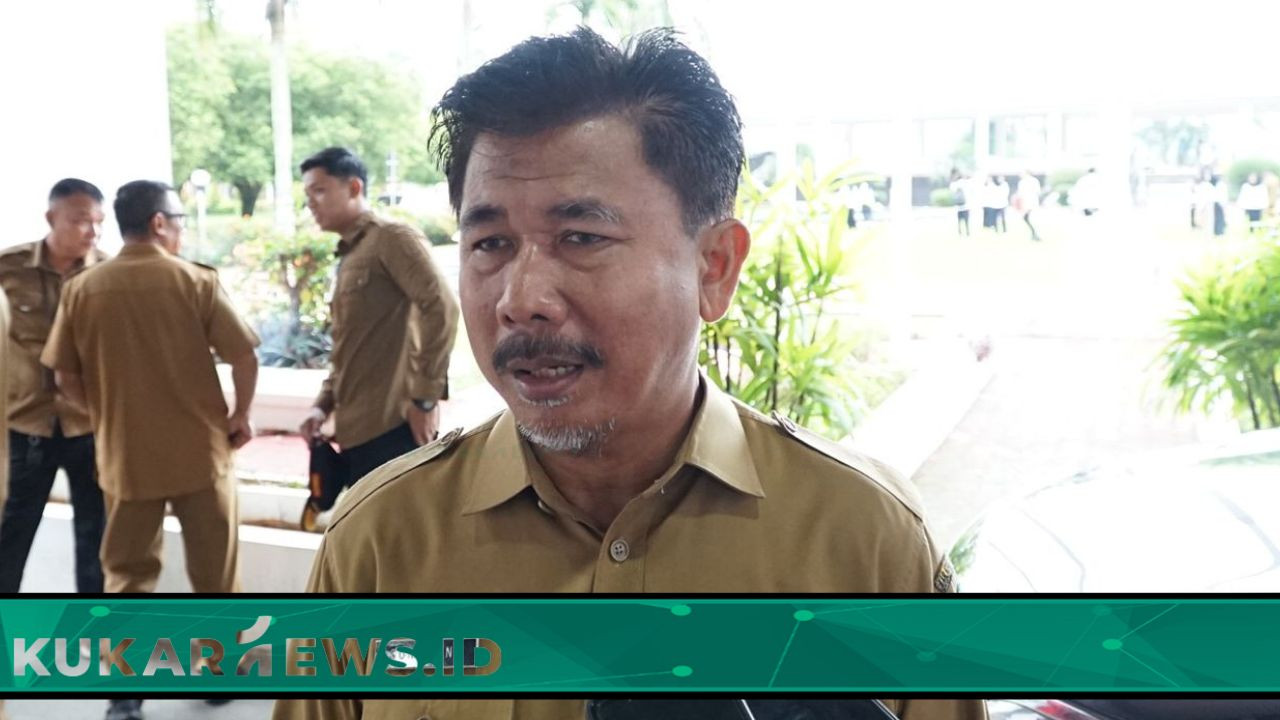 Sunggono Serahkan SK PPPK di Lingkungan Setkab Kukar