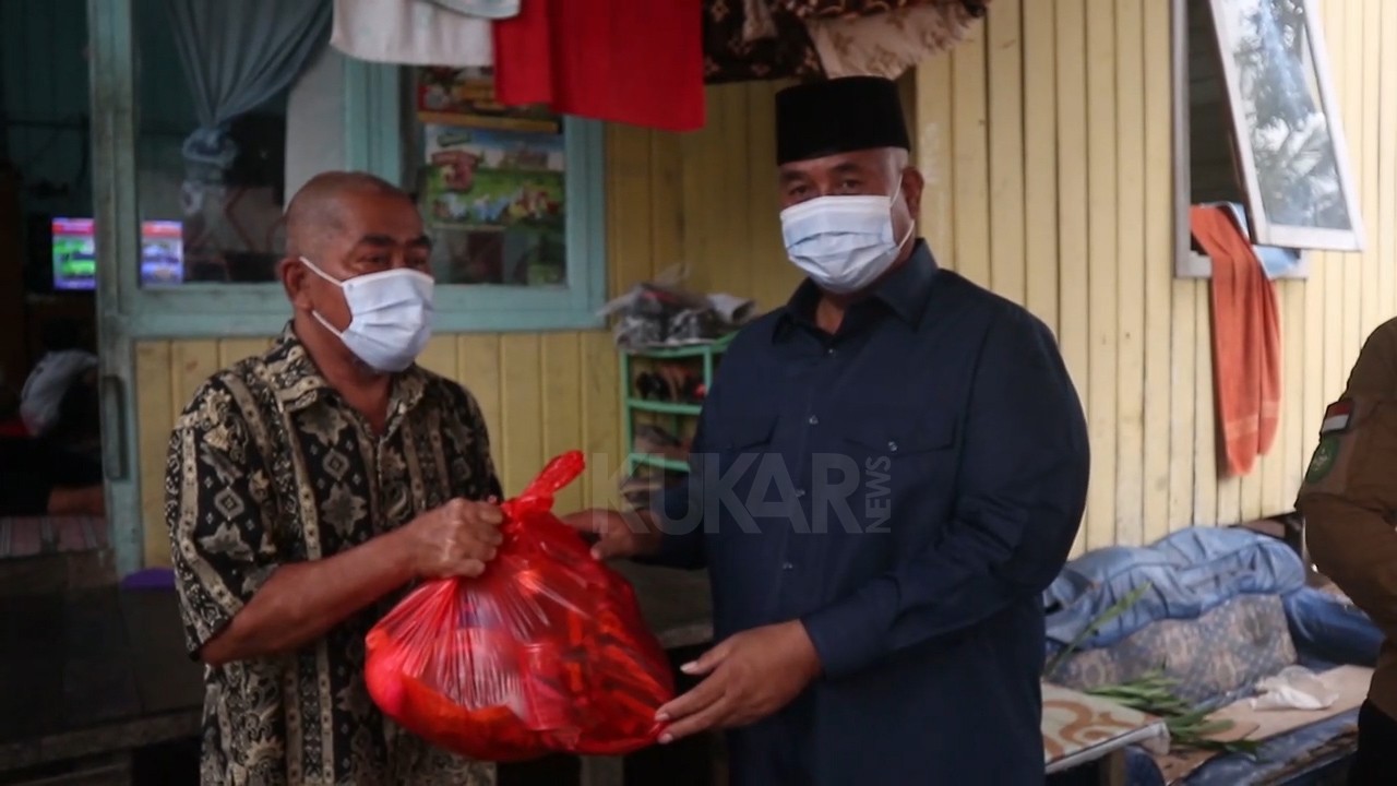 2.153 KK di Kecamatan Loa Janan Terima Paket Sembako