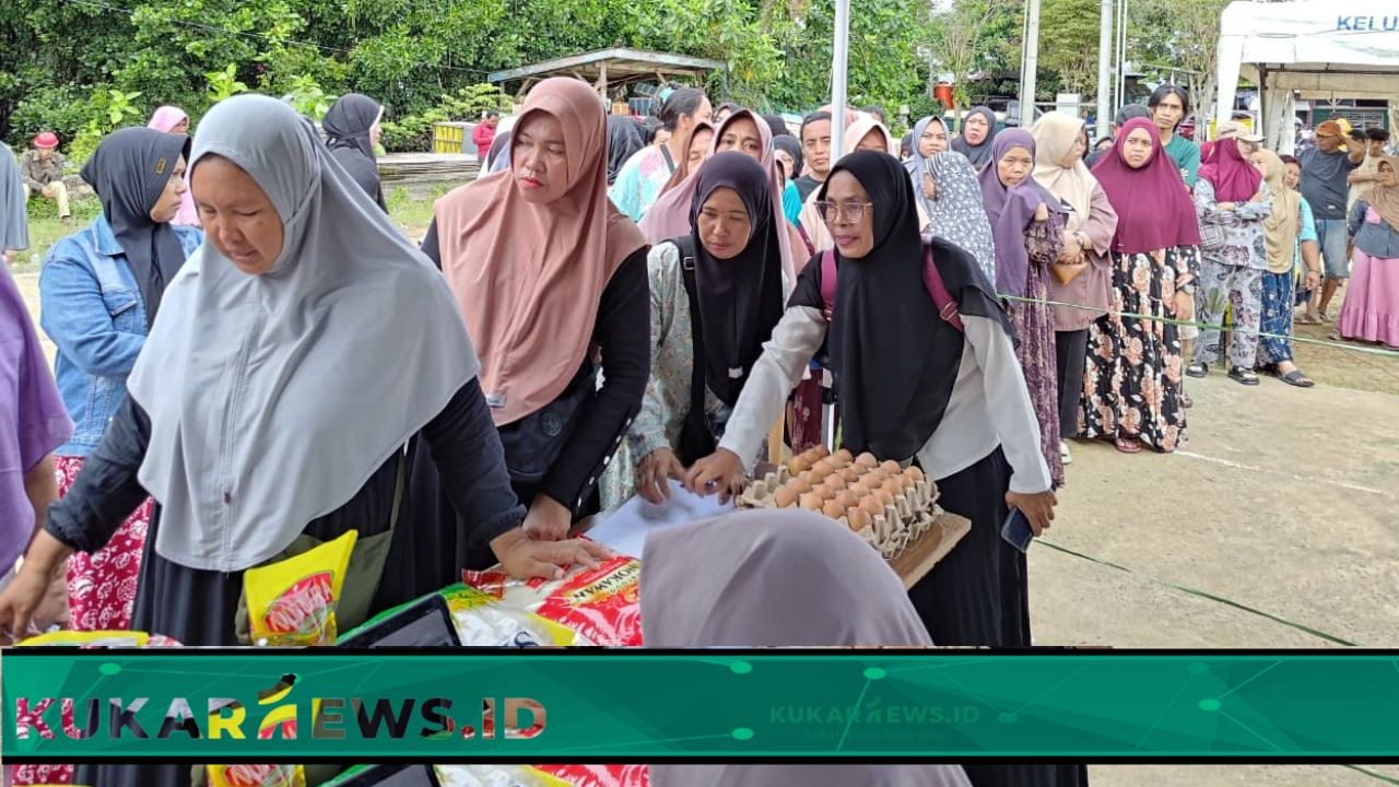 Disperindagkop UKM Kaltim Bantu Warga Satimpo Melalui Operasi Pasar