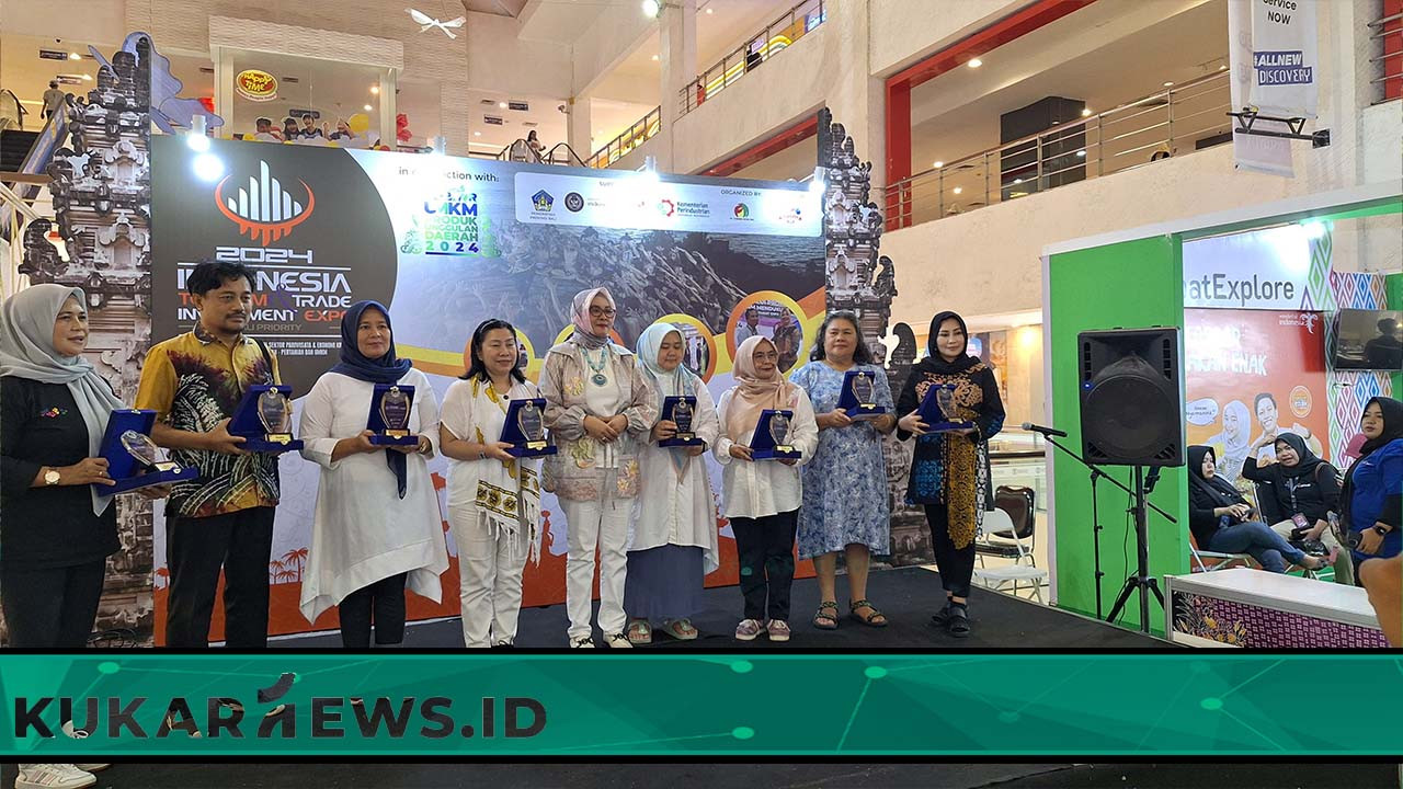 Stand DPPKUKM Kaltim Terbaik Kedua pada Indonesia Tourism & Trade Investment Expo 2024